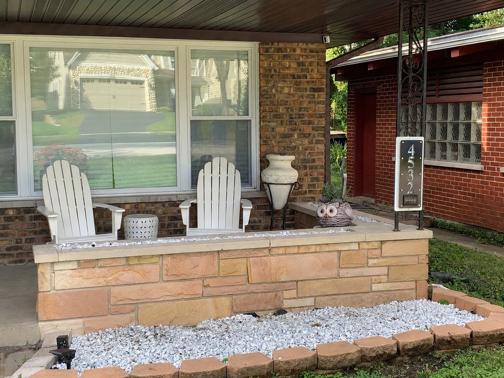 4532 Pershing Avenue, Downers Grove, IL 60515