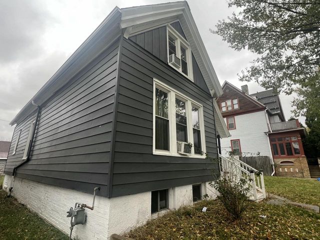 212 W Center STREET, Milwaukee, WI 53212