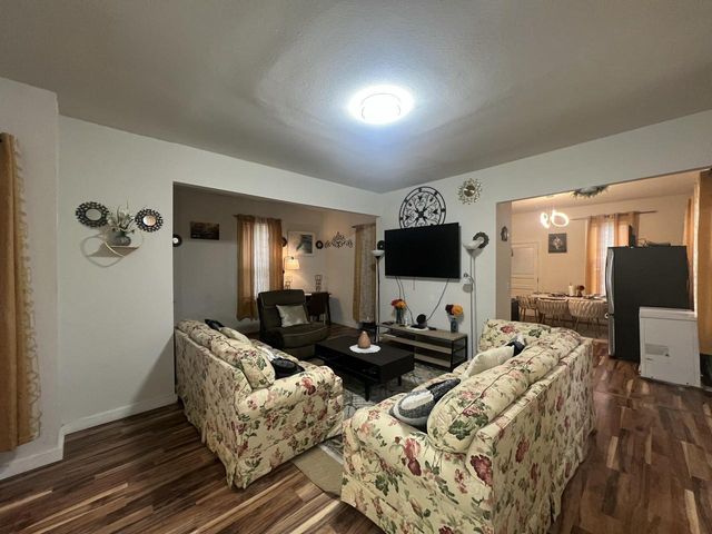 212 W Center STREET, Milwaukee, WI 53212