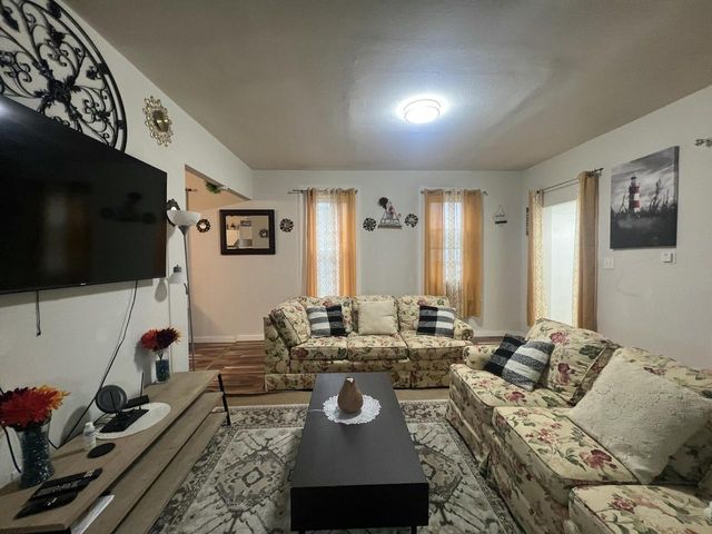 212 W Center STREET, Milwaukee, WI 53212