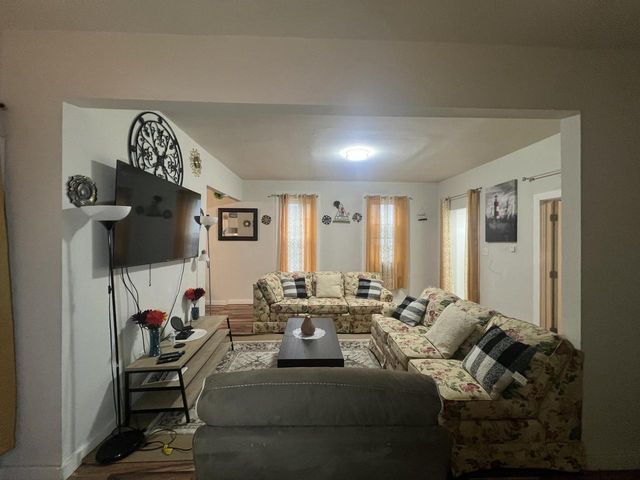 212 W Center STREET, Milwaukee, WI 53212