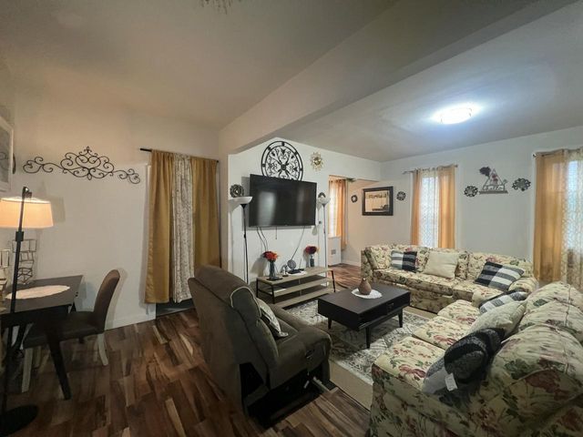 212 W Center STREET, Milwaukee, WI 53212