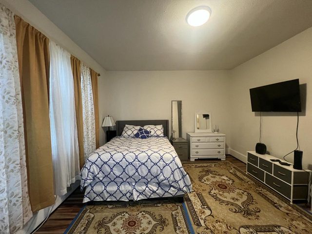 212 W Center STREET, Milwaukee, WI 53212