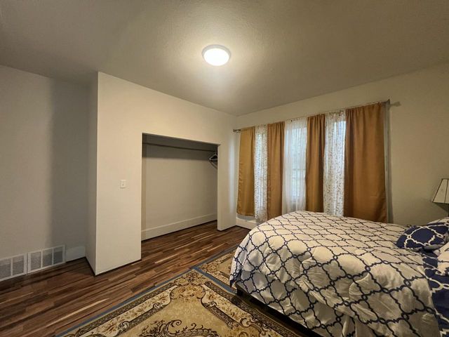 212 W Center STREET, Milwaukee, WI 53212