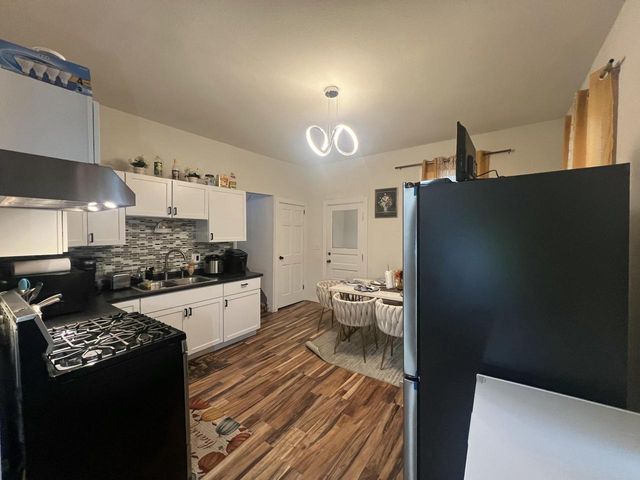 212 W Center STREET, Milwaukee, WI 53212