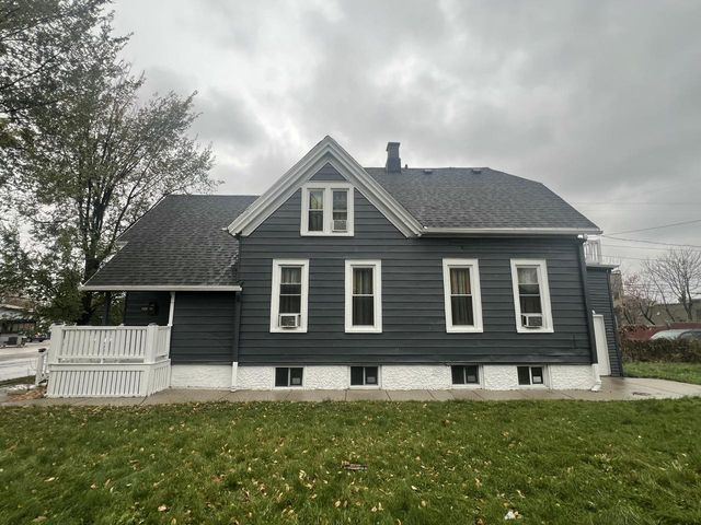 212 W Center STREET, Milwaukee, WI 53212