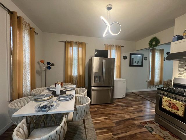 212 W Center STREET, Milwaukee, WI 53212