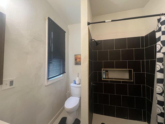 212 W Center STREET, Milwaukee, WI 53212