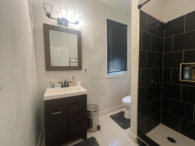 212 W Center STREET, Milwaukee, WI 53212