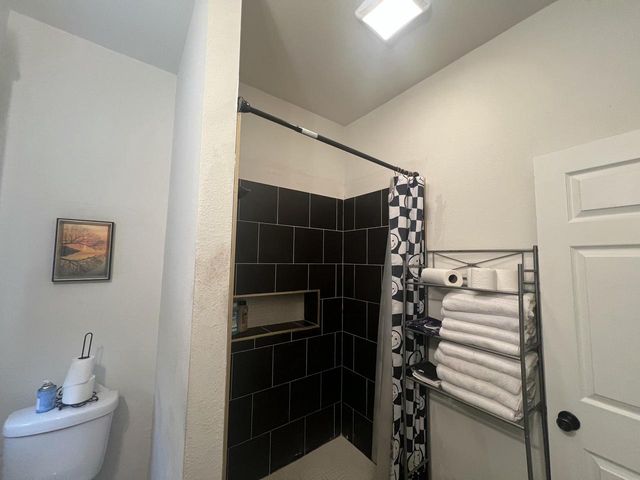 212 W Center STREET, Milwaukee, WI 53212