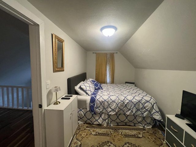 212 W Center STREET, Milwaukee, WI 53212