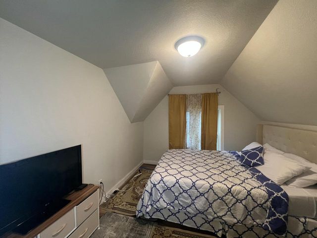 212 W Center STREET, Milwaukee, WI 53212