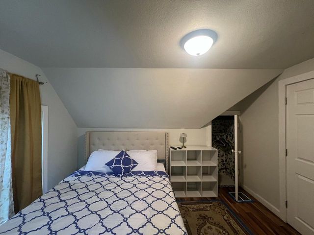 212 W Center STREET, Milwaukee, WI 53212