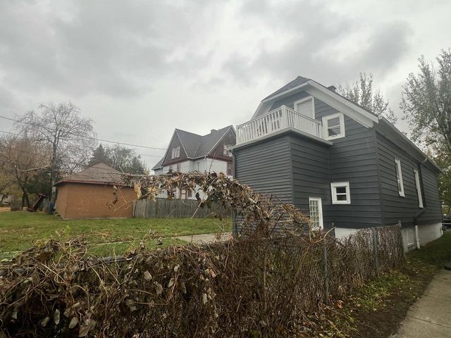 212 W Center STREET, Milwaukee, WI 53212