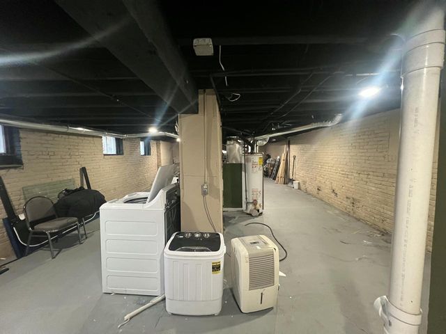 212 W Center STREET, Milwaukee, WI 53212