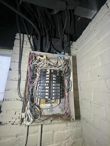 212 W Center STREET, Milwaukee, WI 53212