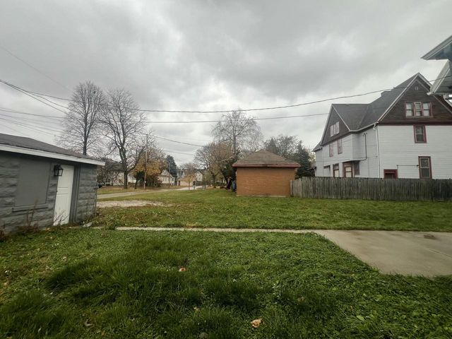 212 W Center STREET, Milwaukee, WI 53212