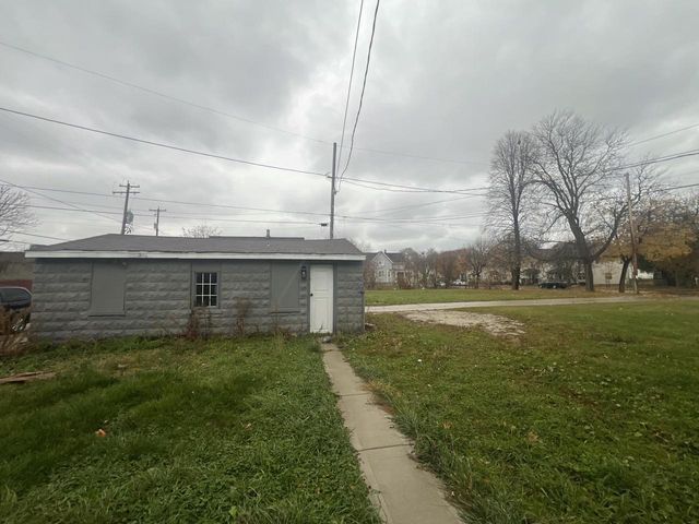 212 W Center STREET, Milwaukee, WI 53212