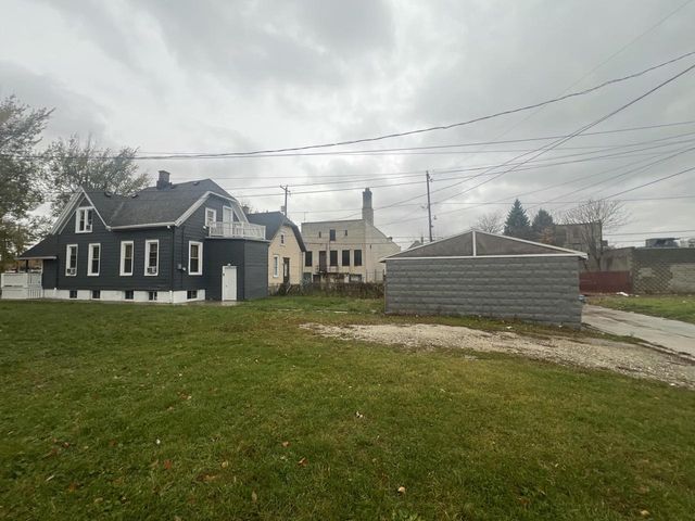 212 W Center STREET, Milwaukee, WI 53212