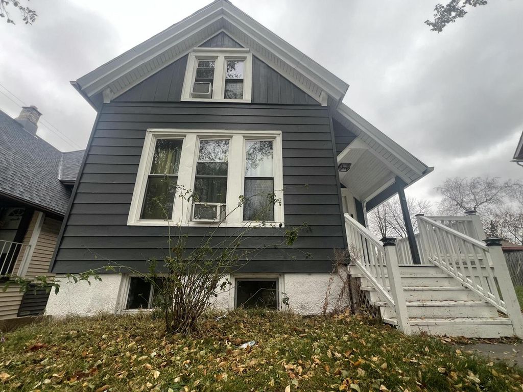 212 W Center STREET, Milwaukee, WI 53212