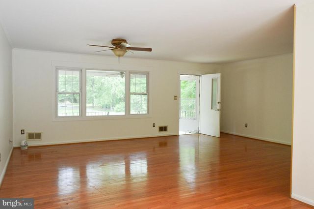 8814 LAFAYETTE DR, Owings, MD 20736