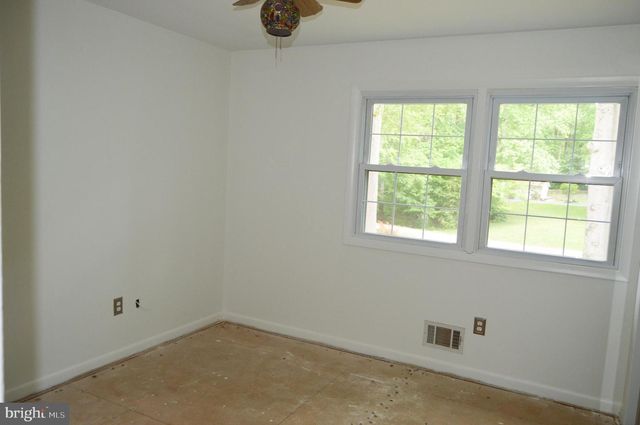 8814 LAFAYETTE DR, Owings, MD 20736