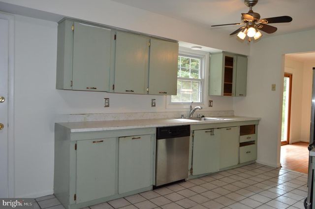 8814 LAFAYETTE DR, Owings, MD 20736