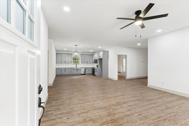 1260 NE Prelsey Rd, Dalton, GA 30721