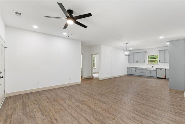 1260 NE Prelsey Rd, Dalton, GA 30721