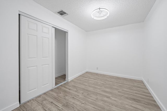 1633 WOODS BEND Road, West Palm Beach, FL 33406