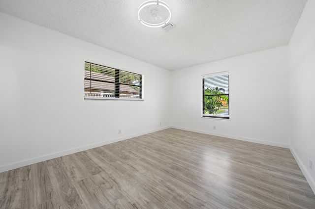 1633 WOODS BEND Road, West Palm Beach, FL 33406