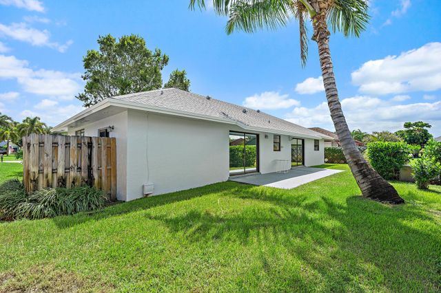 1633 WOODS BEND Road, West Palm Beach, FL 33406