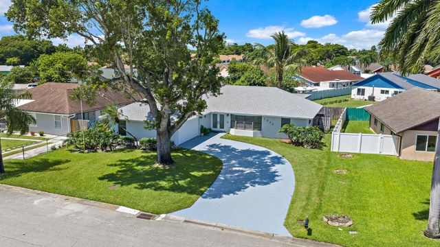 1633 WOODS BEND Road, West Palm Beach, FL 33406