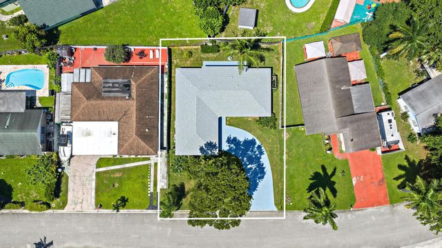 1633 WOODS BEND Road, West Palm Beach, FL 33406