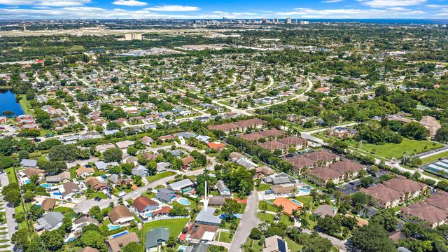 1633 WOODS BEND Road, West Palm Beach, FL 33406