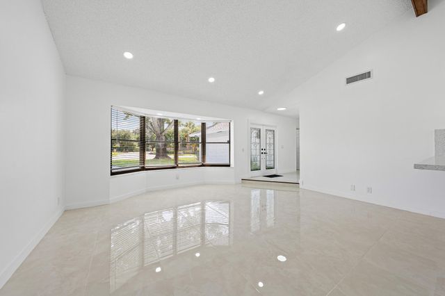 1633 WOODS BEND Road, West Palm Beach, FL 33406