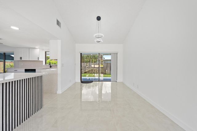 1633 WOODS BEND Road, West Palm Beach, FL 33406