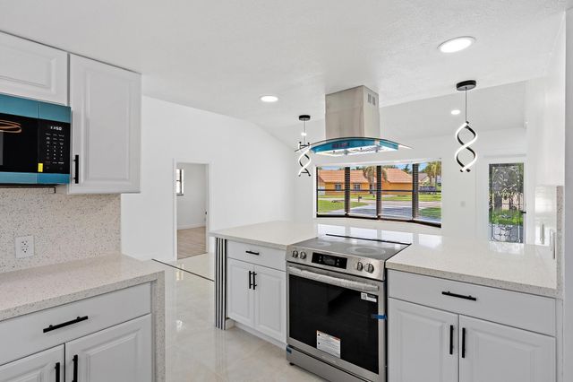 1633 WOODS BEND Road, West Palm Beach, FL 33406
