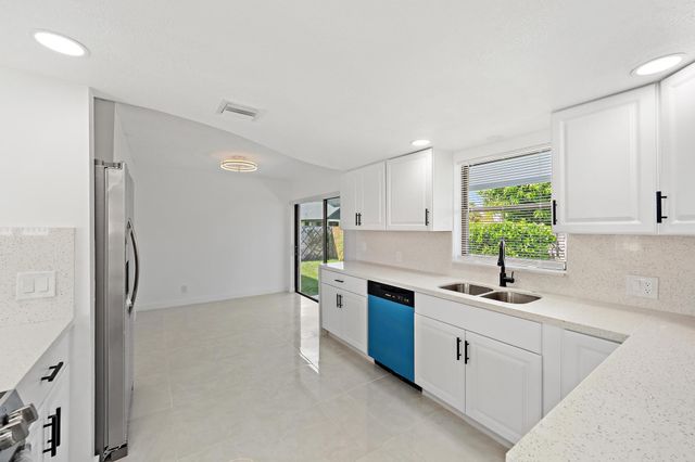 1633 WOODS BEND Road, West Palm Beach, FL 33406