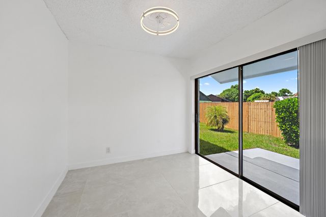 1633 WOODS BEND Road, West Palm Beach, FL 33406