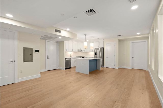 301 Border St. 402, Boston, MA 02128