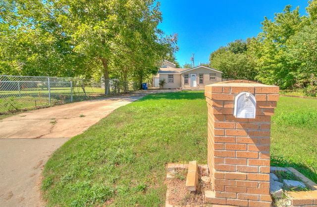 124 S M Avenue, El Reno, OK 73036