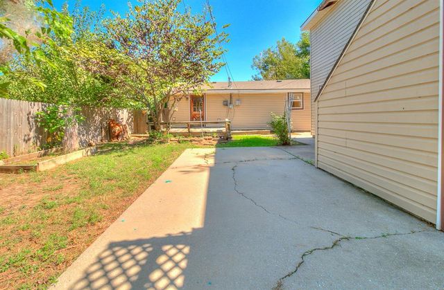 124 S M Avenue, El Reno, OK 73036
