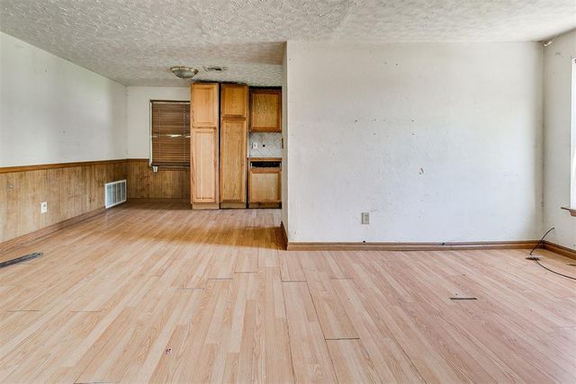 124 S M Avenue, El Reno, OK 73036