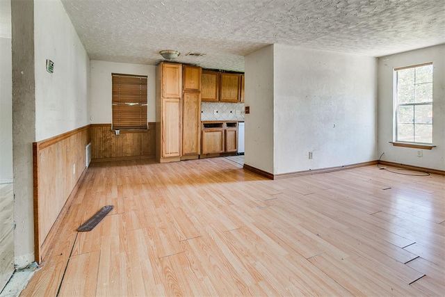 124 S M Avenue, El Reno, OK 73036