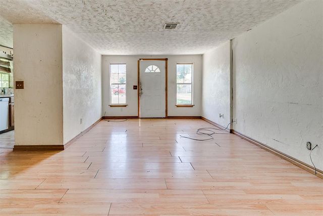 124 S M Avenue, El Reno, OK 73036