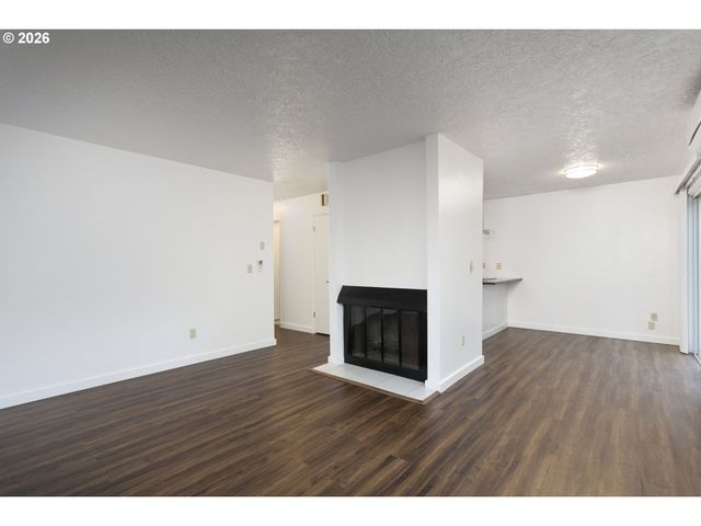 2933 Ne EVERETT St, Portland, OR 97232