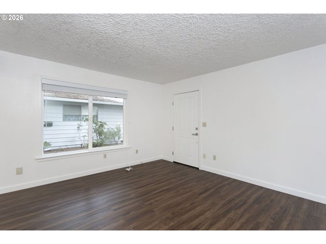 2933 Ne EVERETT St, Portland, OR 97232