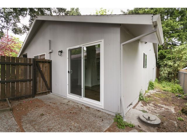 2933 Ne EVERETT St, Portland, OR 97232