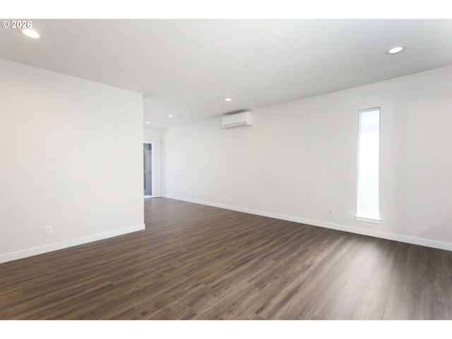 2933 Ne EVERETT St, Portland, OR 97232